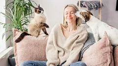 Mitä kissat ja koirat tuntevat? Myytit ja totuus lemmikkien psykologiasta